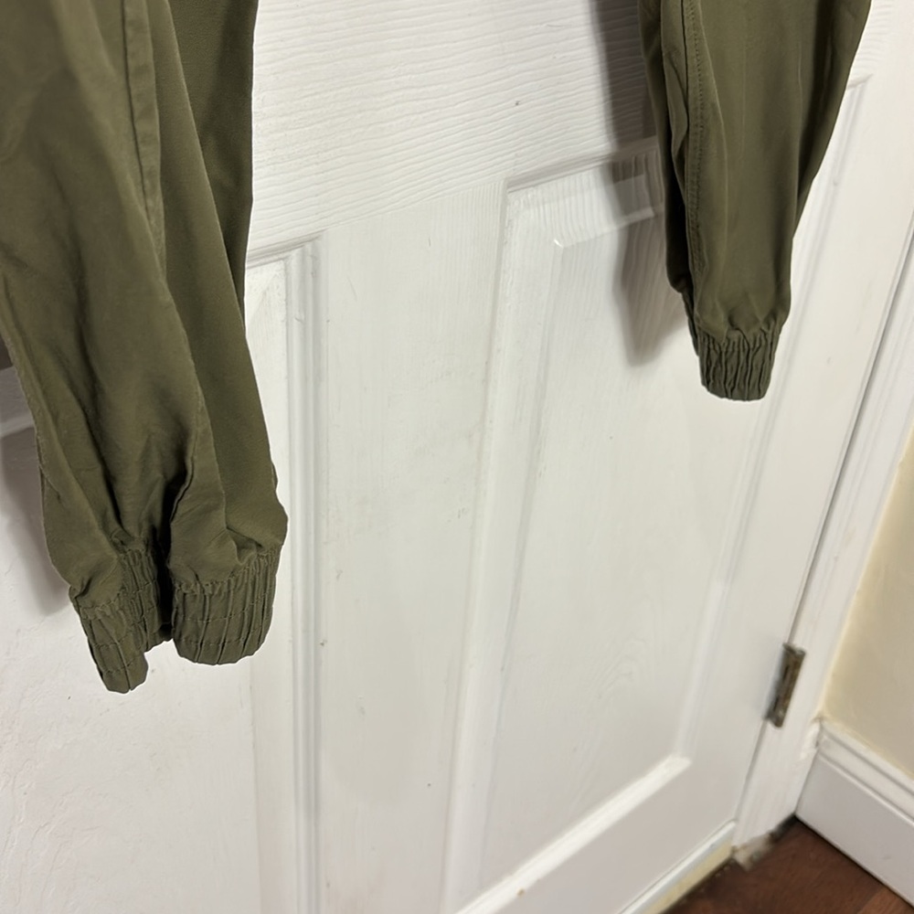 Nike Men's Swoosh Cuffed Joggers Olive green size Medium - Picture 4 of 11